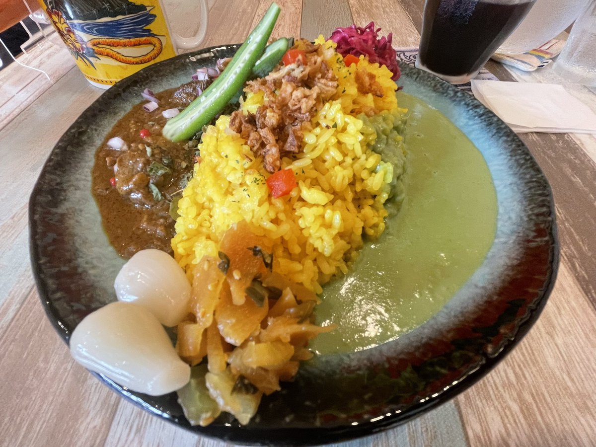 お昼ごはんに「狭山カレー工房りとるほっと。」さんに行ってきました。ずっと「華麗～」読んでくださってたとか。ありがたし。ハワイアンなお店でカレーはどれもしっかり個性があってとてもとても美味しかったです!!ご馳走様でした!お礼にイラスト描いてきました。✨✨✨ 