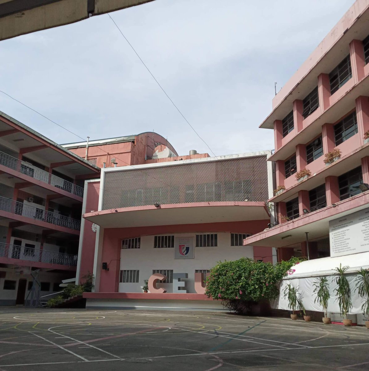 ABMendio's tweet photo. WELCOME HOME, ESCOLARIANS! 🦂

Matapos ang halos dalawang taon ng pagsasara, muling binuksan ang pamantasan ng CEU sa Mendiola upang salubungin ang mga mag-aaral nito sa panibagong akademikong taon ng 2022-2023.

#ReadyForEscolarianLife https://t.co/DZl7jFKRD9