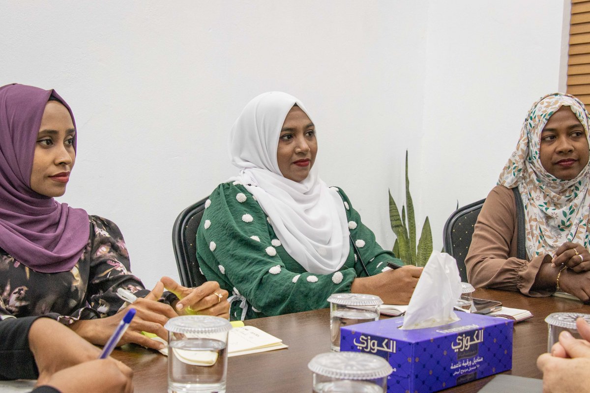 .@UNMaldives Resident Coordinator Catherine Haswell met with the Women's Development Committee of Kulhudhuffushi City. During this meeting, discussions were made on areas of mutual interests.