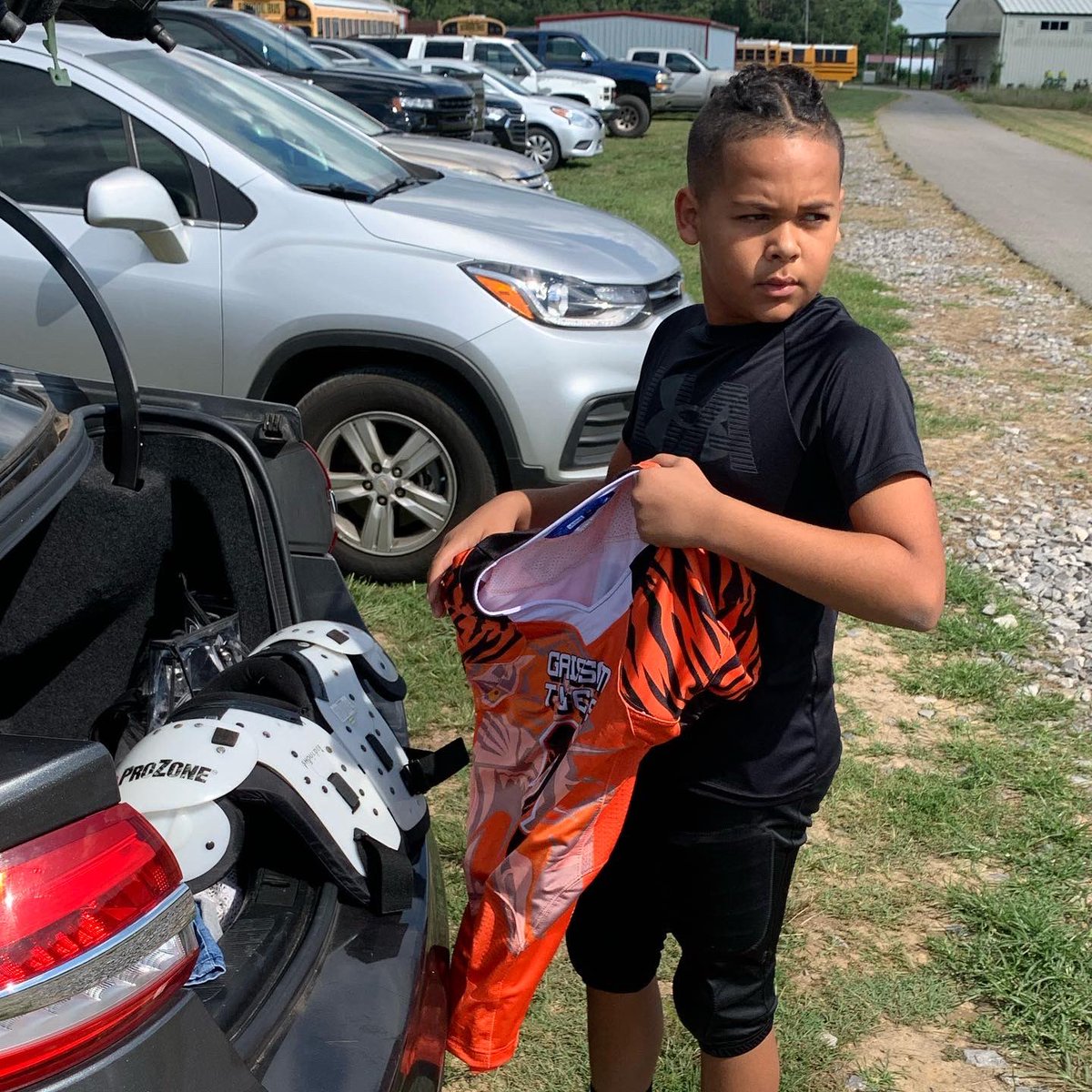 moneythedon09's tweet photo. Big boy suited up for the 1st game of the season saturday & did great! Let’s go Mr. RB!! #MyNumber3 https://t.co/EwRr0CgRIT