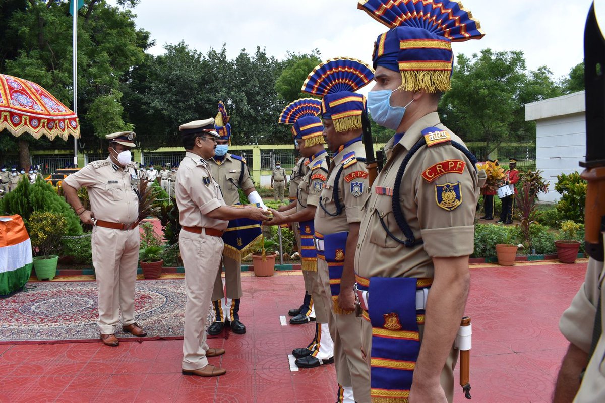 CRPF_Odisha's tweet photo. @CRPF_Odisha joins the Nation in celebrating #76thIndependenceDay. Hoisting the tricolor, Sh. S.K. Mohanty, IG conveyed his best wishes and congratulated the Gallantry Medal recipients. He exhorted everyone to take inspiration from 110 Brave Heart Gallantry Winners of the Force. https://t.co/GLrq87nuxa