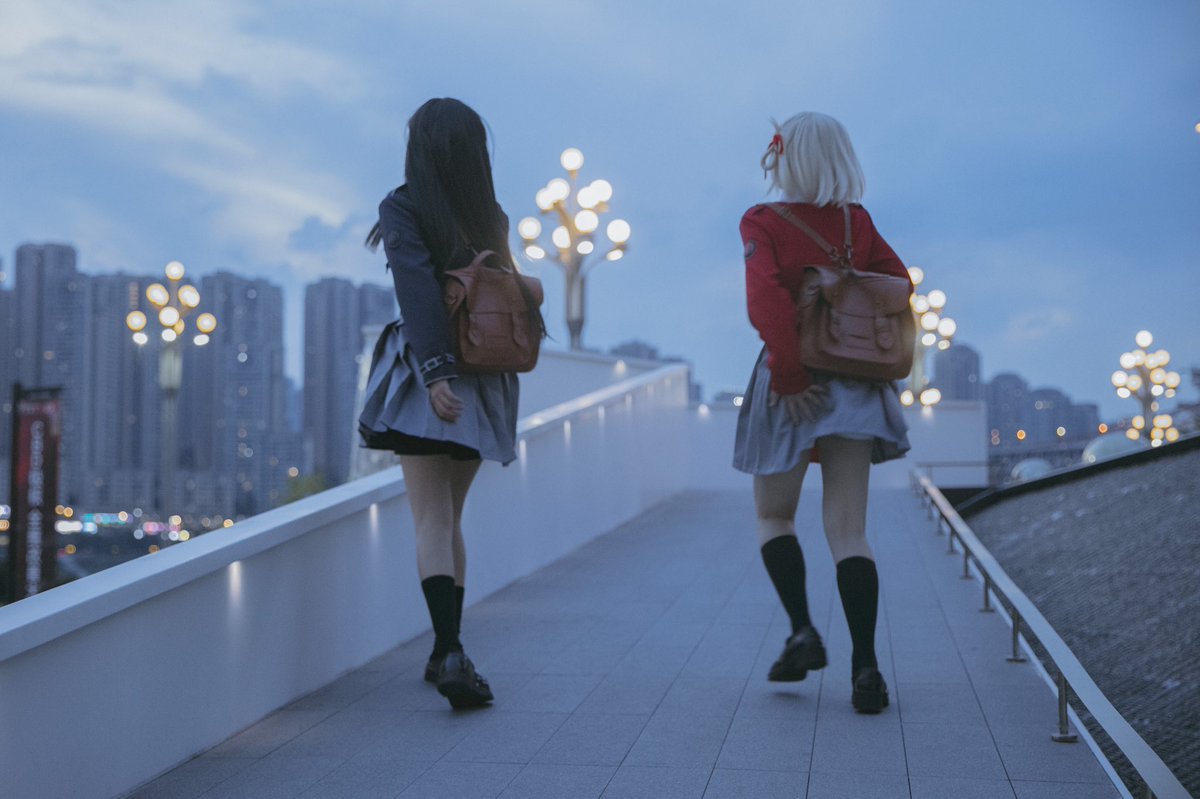 ttem_H's tweet photo. #リコリス・リコイル #lycoris_recoil 
cosplay
千束：kio
泷奈：本人 https://t.co/BQMjBCmSSc