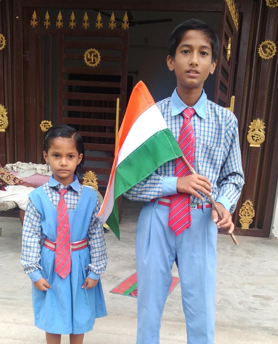 kaiviak's tweet photo. वतन से बढ़कर,
न कुछ मुझे प्यारा।
जियूँ मरु इसी संग,
मेरा देश लगे मुझे न्यारा।
काट लू वो जुबाँ 
जो करे हिन्द की बगावत।
सिपाही मैं देश का,
इसकी सेवा देती मुझे राहत।
#kaiviak 

#HappyIndependenceDay 
#स्वतंत्रतादिवस 

@anaghalgo 
@vijayprayagraj 
@iam_Jitu https://t.co/zES6yM2Mnr