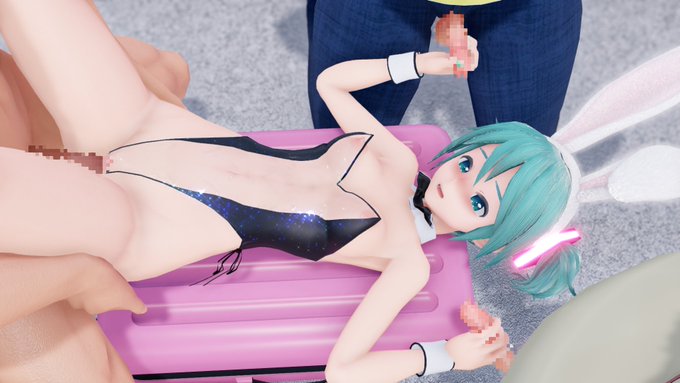 スーツケースをベッド代わりにして輪姦されちゃう💕 