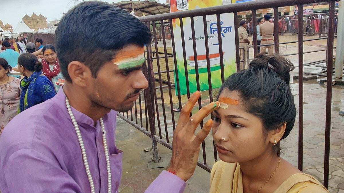 GujaratiKtv's tweet image. આજે શ્રાવણનો ત્રીજો સોમવાર અને સ્વાતંત્ર પર્વ
સોમનાથ મંદિરે રાષ્ટ્ર ભક્તિનો શુભગ સમન્વય
રાષ્ટ્ર ભક્તિ સાથે વિશેષ ઉજવણી કરાઇ
મહાદેવના મંદિરે વિશેષ ત્રિરંગા શૃંગાર કરાયો
#ktvnewsgujarati #somnathtample #HappyIndependenceDay #Trending