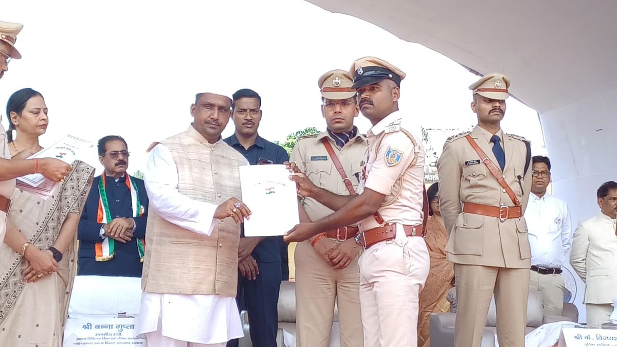 स्वतंत्रता दिवस के पावन अवसर पर ऐतिहासिक गोपाल मैदान में झंडोत्तोलन कर तिरंगे को सलामी दी, इस अवसर पर उत्कृष्ट कार्य करने वाले लोगों को सम्मानित किया।

#IndependenceDay2022