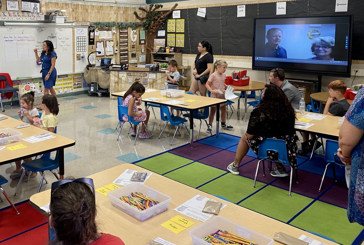 Ms. Gomez is doing great during Back to School Night ⁦<a href="/ValleyKidsRock/">Valley Elementary</a>⁩!  It was a great night.  Nice job, Vikings! #YCJUSD