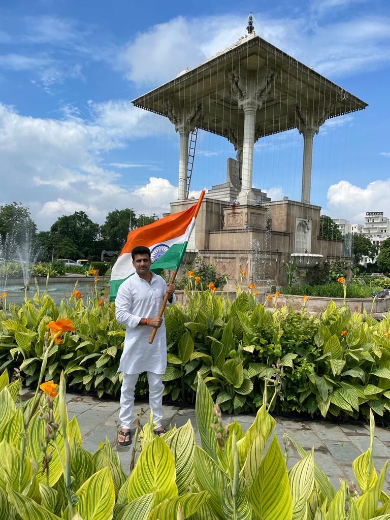 Ashsharmapolo's tweet photo. सुन्दर है जग में सबसे, नाम भी न्यारा है
जहां जाति-भाषा से बढ़कर, देशप्रेम की धारा है
जहां हर जुबां पर सर्वधर्म समभाव और जय हिंद का नारा है
निश्‍छल,पावन,प्रेम पुराना, वो भारत देश हमारा है 

देशवासियों को #75वेंस्‍वतंत्रतादिवस की हार्दिक शुभकामनाएं

#आजादीकाअमृतमहोत्सव #हरघरतिरंगा https://t.co/OATmSBE8jX