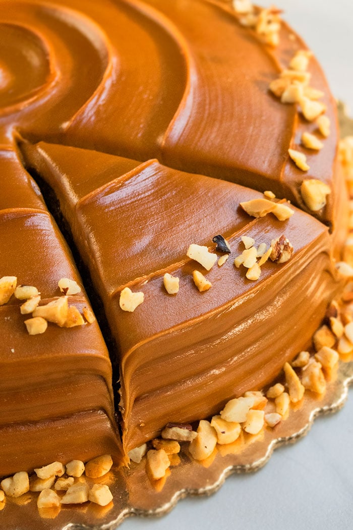 DreamyTechGirl's tweet photo. CHOCOLATE CARAMEL CAKE!
recipe @ https://t.co/S3twW05anz https://t.co/N0KB7y6qSZ