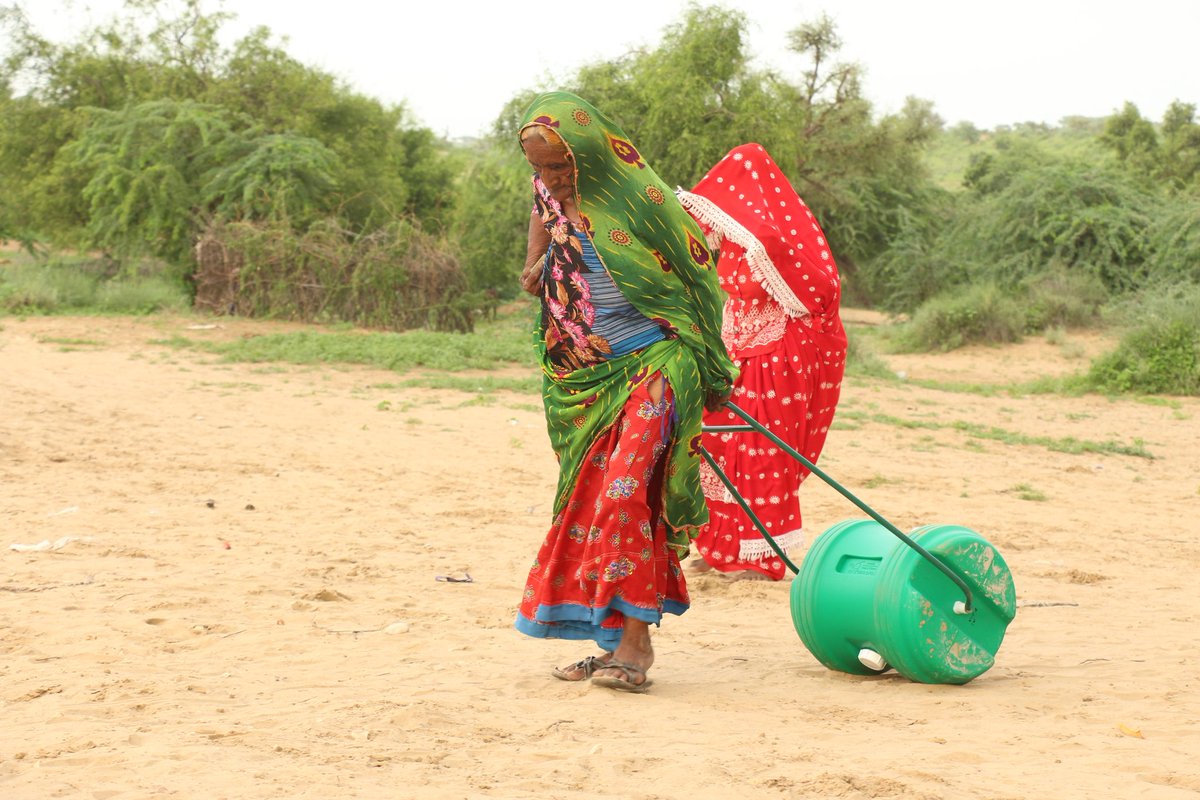 Sami_Foundation's tweet photo. One H2O wheel has the potential to transform the life of a family by saving times that go into transporting water. This wheel not only relieves the burden but also makes the process completely hassle free. Time saved can be utilized in productive activities.
#Sami #Tayaba #H2O https://t.co/9jWoxQI5aL