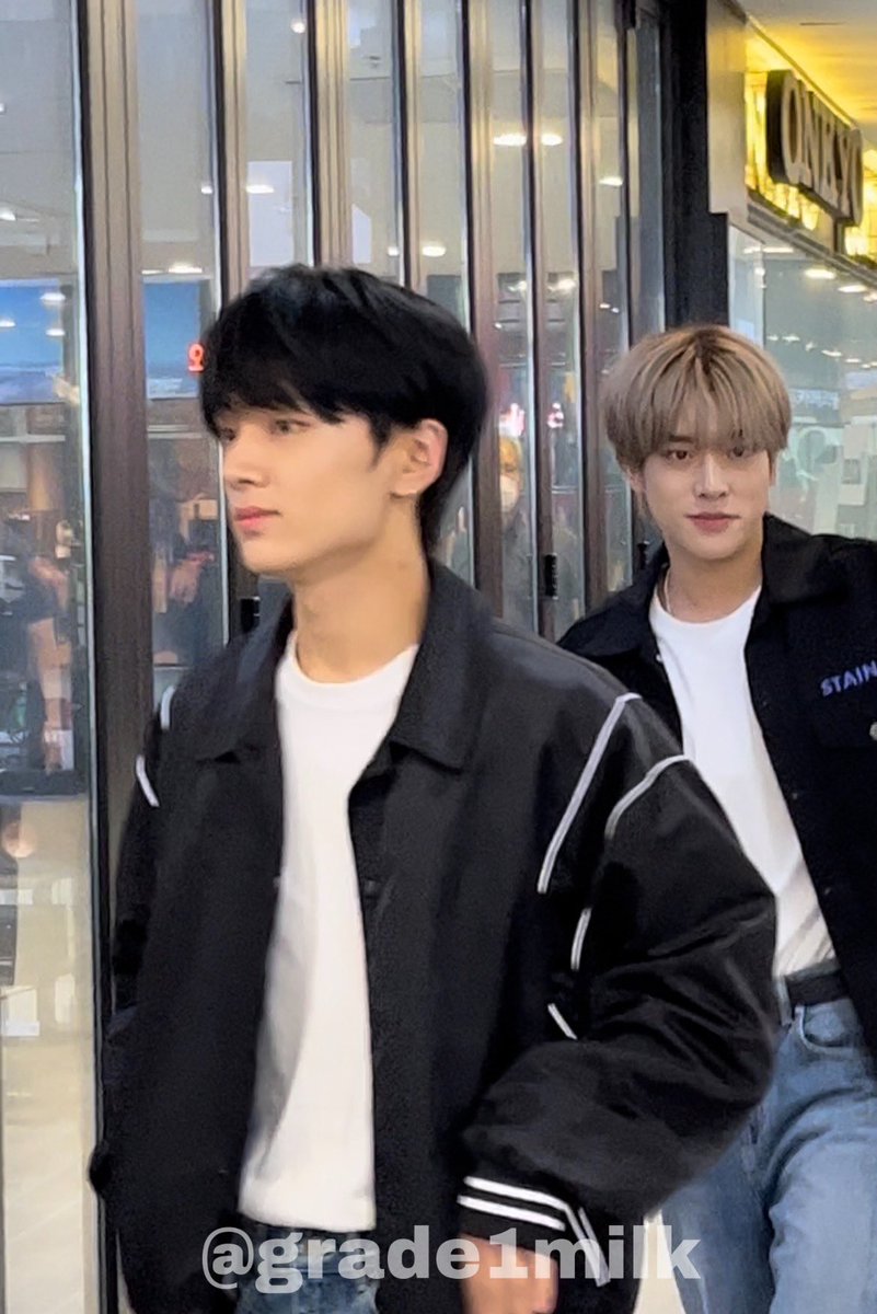 grade1milk's tweet image. 투제이 미모 실화가 …