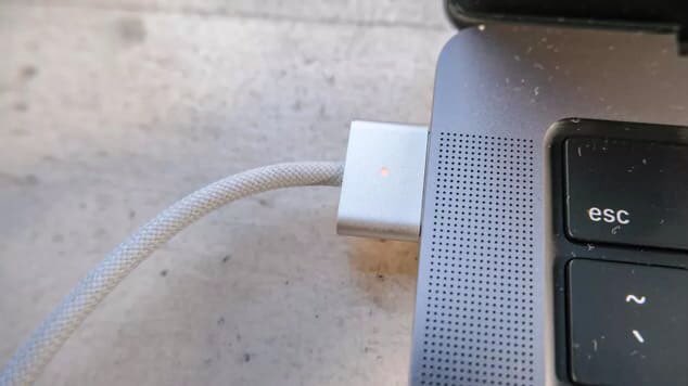BoomMiks's tweet photo. Мы рассчитываем, что зарядка MagSafe вернется вместе с MacBook Pro 2022 года.
(Изображение предоставлено: Генри Т. Кейси) https://t.co/05A7XcOcNF
