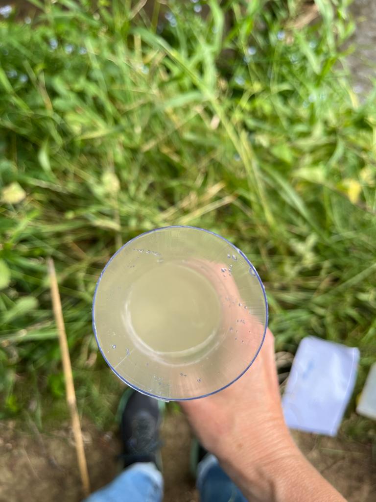 H_notts's tweet photo. Stop dumping raw sewage into the river Evenlode! - Sign the Petition! https://t.co/JSBDRruzNO via @UKChange. Photo courtesy of Judy Anders. Results of Summer #Evenlode #WaterBlitz indicate high nutrients in river @Earthwatch_Eur https://t.co/2TXMBEuAhD