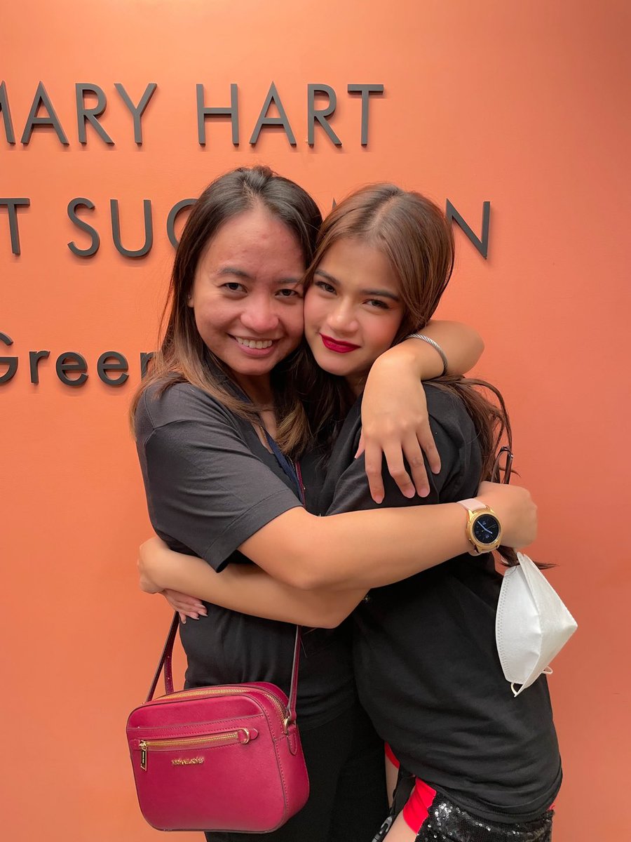 NhilaNhils's tweet photo. And this for tonight!!! I missed you Be!!! Reunited with you! ❤️ @MissMarisRacal  #StarMagic30BeyondtheStars #LosAngeles https://t.co/UXqummKGR7