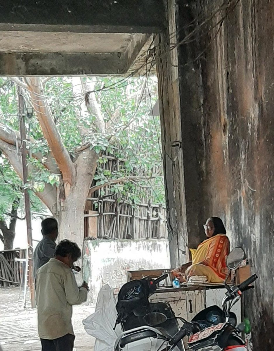गांधी मार्केट, लातूर येथे अनेक वर्षा पासून हि बाई अवैध दारु विक्री करीत आहे.. आज १५ ऑगस्ट २०२२, अमृत महोत्सव चालू असताना सुद्धा कायद्याची परवा न करता अवैध दारु विक्री करत आहे. <a href="/LaturPolice/">लातूर पोलीस-Latur police</a> <a href="/LaturDm/">Collector & District Magistrate Latur</a> <a href="/Infolatur/">District Information Office, Latur</a> <a href="/AmitV_Deshmukh/">Amit V. Deshmukh</a> <a href="/VikrantVikramG/">Vikrant Gojamgunde</a>