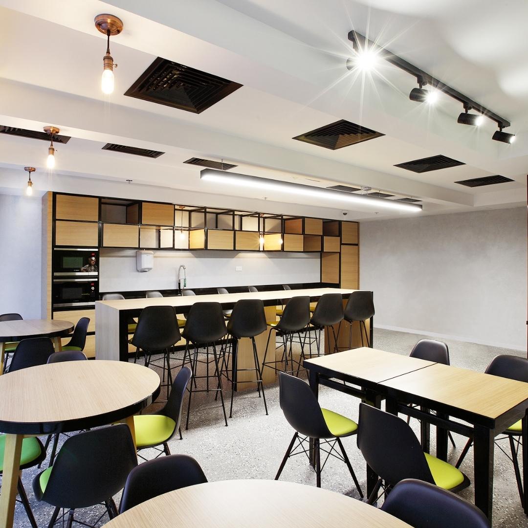 switchmadegroup's tweet photo. Fine details deserve good lighting. Innovative lighting solutions guarantee full beam definition, visual comfort and efficiency with lenses, refractors and reflectors. #interiordesign #interiorinspo #indoorlighting #indoorlight #ledlights #lighting #lightingdesign #officeinterior https://t.co/qeYUrhzqHl
