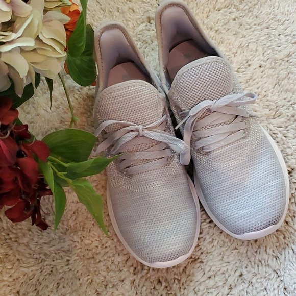 lolonicole22's tweet photo. So good I had to share! Check out all the items I'm loving on @Poshmarkapp #poshmark #fashion #style #shopmycloset #athleticworks #viaspiga #splendid: https://t.co/h5ysvY1zS3 https://t.co/SwIbOxyRmz