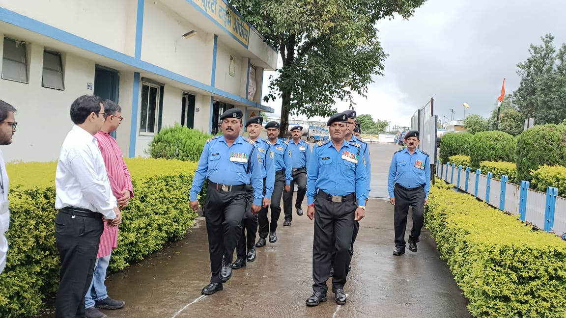 BPCLWai's tweet photo. #IndependenceDay #HarGharTiranga 

Happy Independence day to all from BPCL Wai LPG Team!
@BPCLimited @BPCLLPG
@singharunbpcl @kumarsantbpcl @TVPANDIYAN1 @sudiptom1968 @rksingh4145 https://t.co/Ad0s3iFjTS