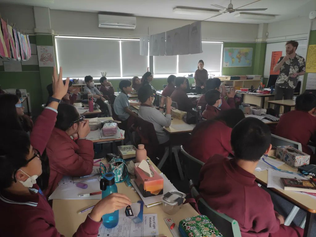 TMOS_ARC's tweet photo. Our #Outreach team from the #UTS node of #TMOS had a blast presenting our Story of Light workshop to classes 5F and 6J at Earlwood Public School this morning!
Thanks so much for having us! 
#ScienceWeek #TMOSScienceWeek https://t.co/y65JNMoFay