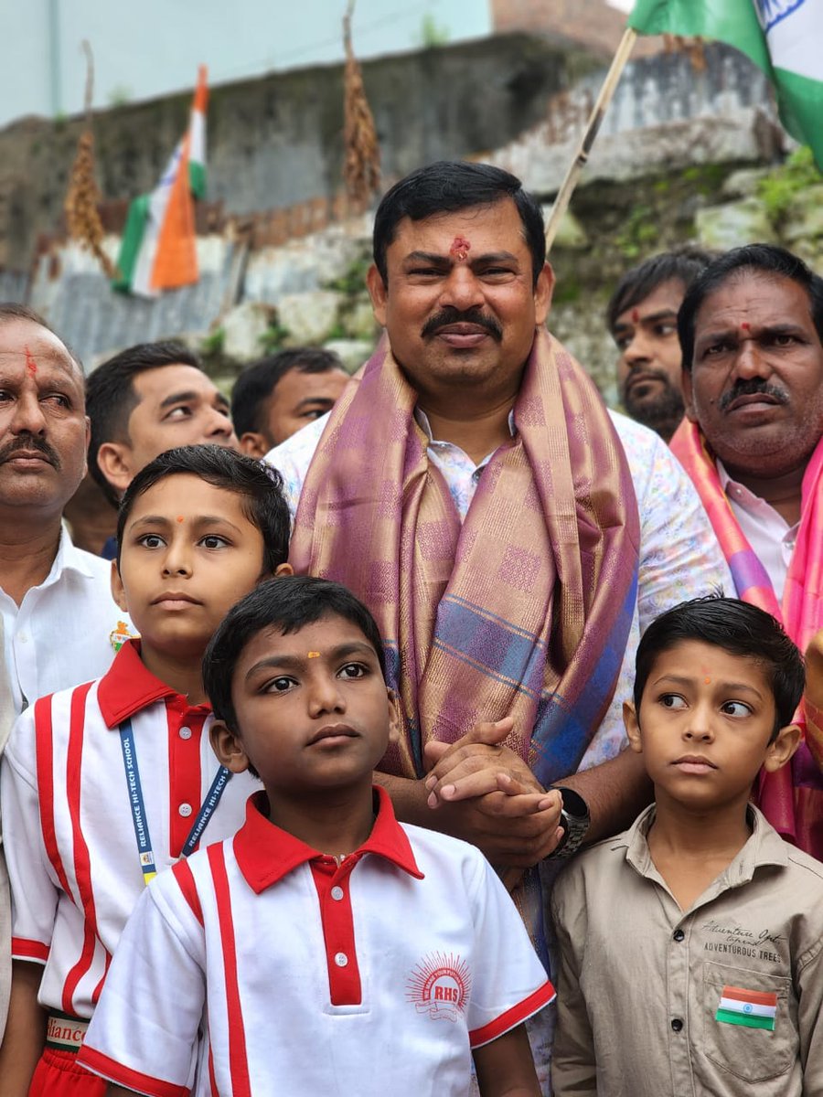 TigerRajaSingh's tweet photo. Hoisted flag on the occasion of  #IndependenceDay at various places in #Goshamahal Constituency.

Bharat Mata Ki Jai 🇮🇳

#IndiaIndependenceDay  #AmritMahotsav #IndiaAt75 https://t.co/1yguCD9CuA