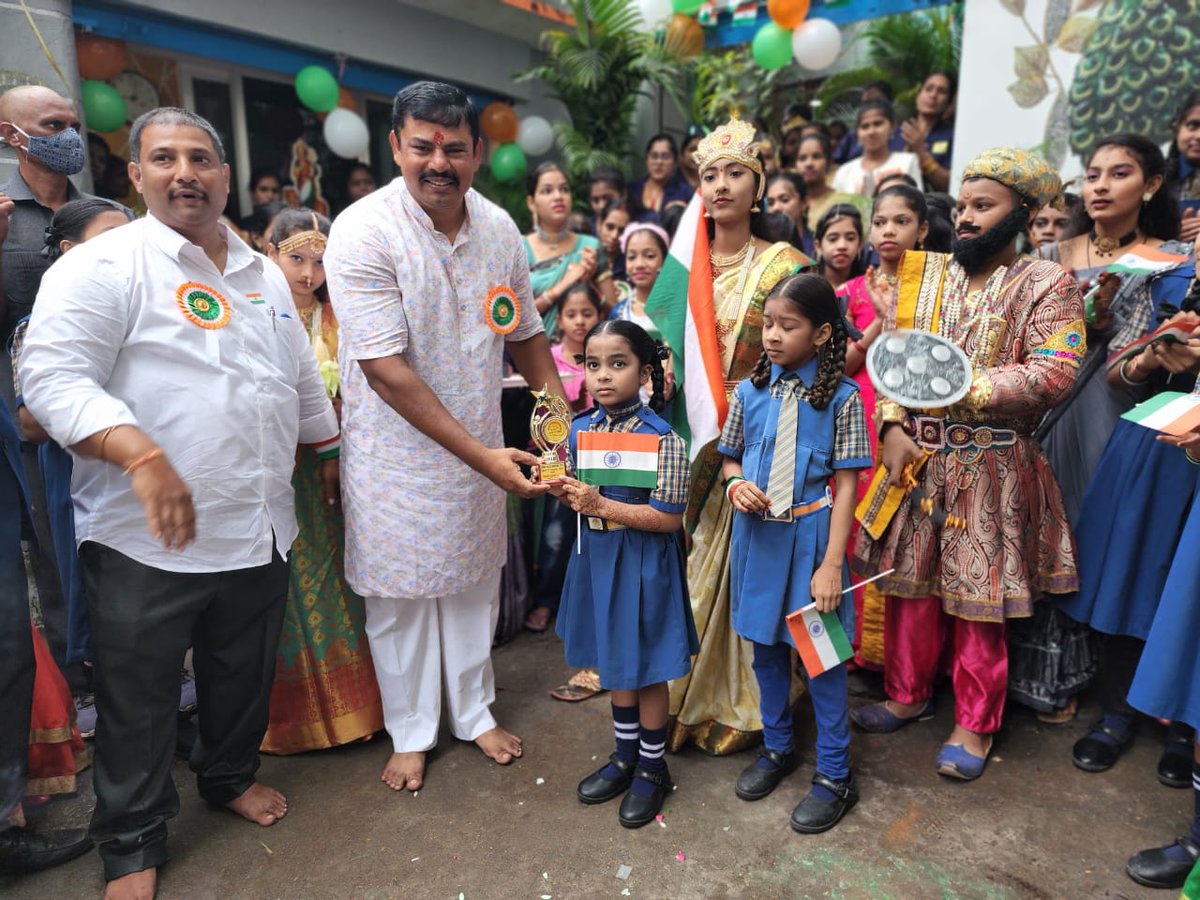 TigerRajaSingh's tweet photo. Hoisted flag on the occasion of  #IndependenceDay at various places in #Goshamahal Constituency.

Bharat Mata Ki Jai 🇮🇳

#IndiaIndependenceDay  #AmritMahotsav #IndiaAt75 https://t.co/1yguCD9CuA