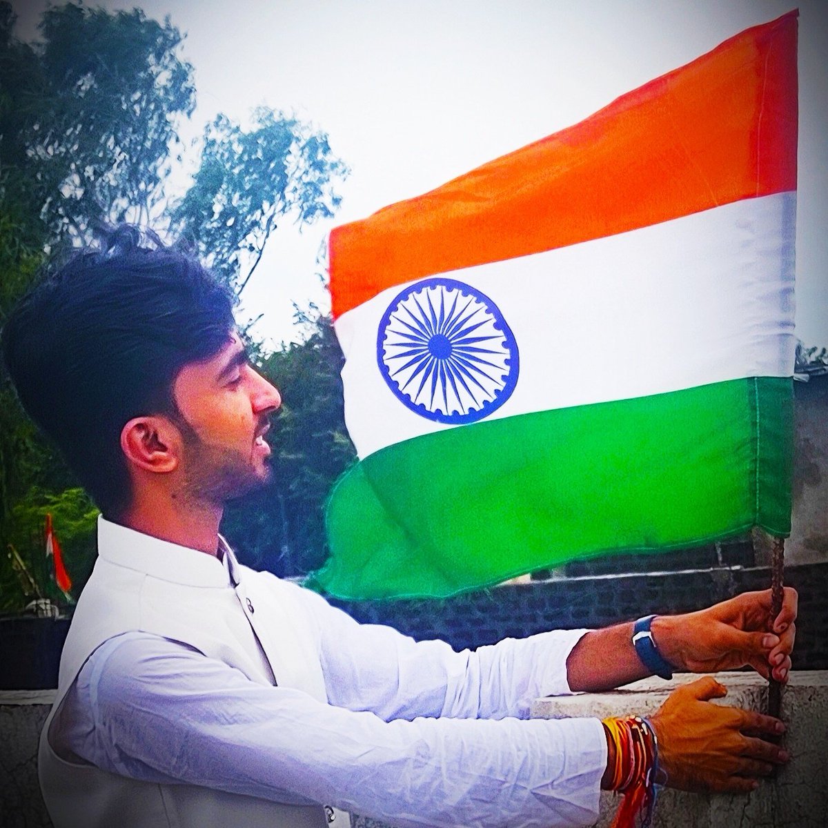AnshulNagar111's tweet photo. तिरंगे का हर रंग है संघर्ष की कहानी...
आज़ाद,भगत सिंह,राजगुरु सुखदेव के बलिदान की कहानी.!🧡🙏🏻🇮🇳
#स्वाधीनता_दिवस_शुभैच्छा✨
#75YearsofIndependance❤️ https://t.co/nzXDAeqCcv