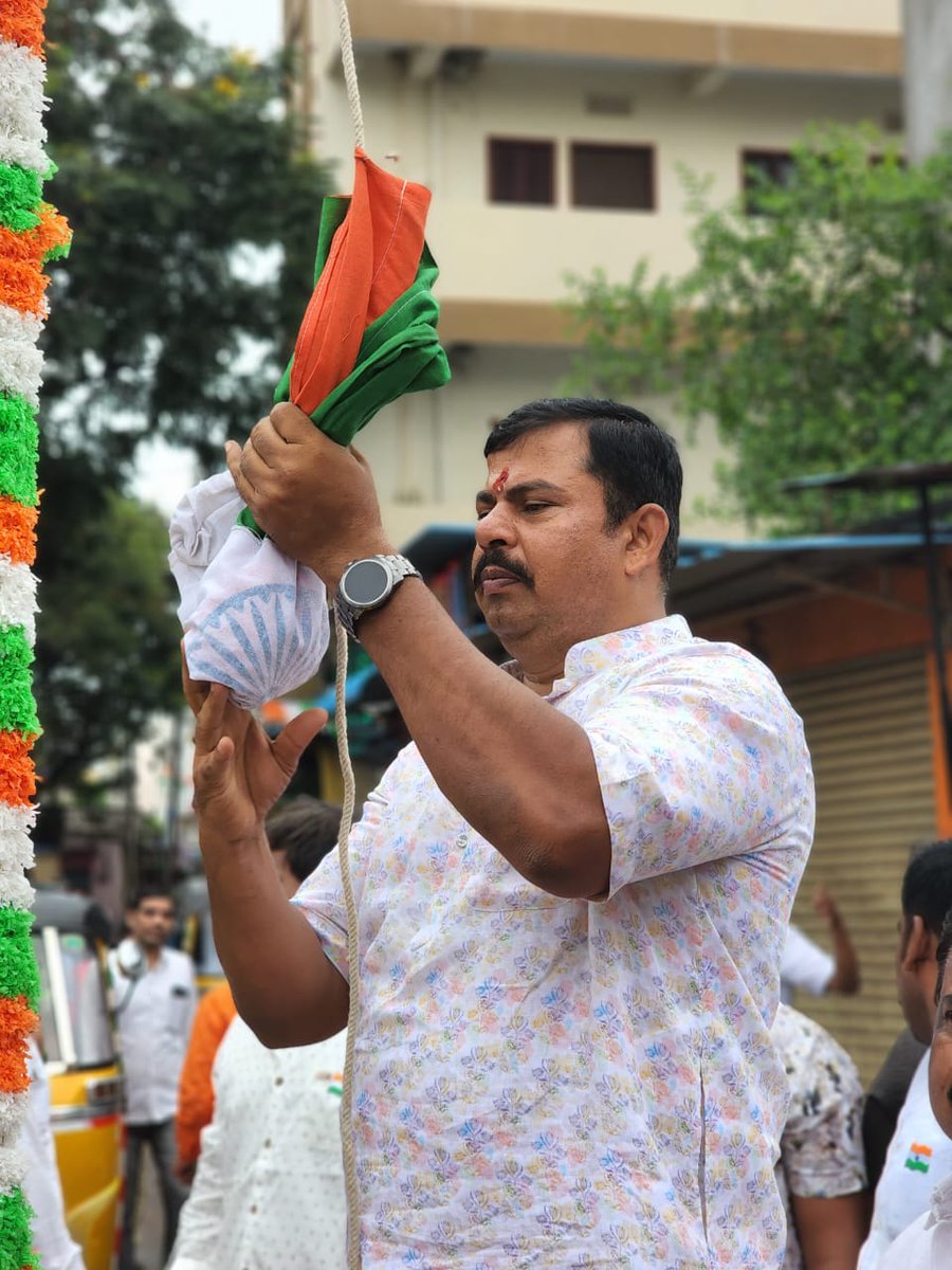 TigerRajaSingh's tweet photo. Hoisted flag on the occasion of  #IndependenceDay at various places in #Goshamahal Constituency.

Bharat Mata Ki Jai 🇮🇳

#IndiaIndependenceDay  #AmritMahotsav #IndiaAt75 https://t.co/1yguCD9CuA