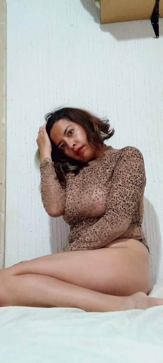 danve2321's tweet photo. Carita de inocente 😇 pero pensamientos pervertidos 😈🔥🥵
#sexy #Morenas #LatinGirls #tierna #onlyfans #curvy #shorthair #legs https://t.co/LIle0S7Z0V
