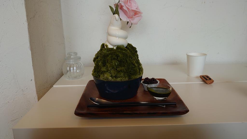 kunidesu8000's tweet photo. 暑いので、かき氷を食べに来たw
濃ぉ〜い抹茶&生ももミルク氷
#pilee
#ピリー
#かき氷
#西尾
#おやつ https://t.co/jhkvUjFTLB