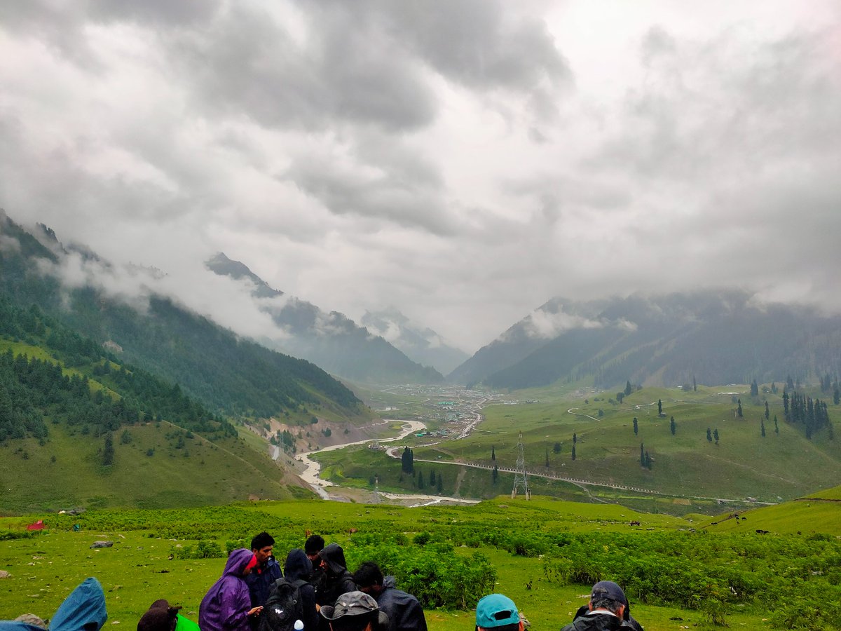 iamsarwesh's tweet photo. @ToofaniBaba1 
TGL trek.
Kashmir 🇮🇳
15Aug. 
Independence Day🇮🇳 https://t.co/VTnkMzx7oD