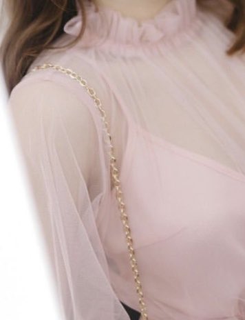 GailBlog's tweet photo. บอกต่อชุดสวยไปคาเฟ่ก็ดี ออกงานก็ได้✨ ลองดูเดรสแบรนด์ไทย Pirunya ตัวนี้เป็น mini dress ซีทรู เค้าเก็บรายละเอียดดีเลย มี 2 ชิ้นนะ เดรสข้างในกับผ้าซีทรูบางๆด้านนอก ใส่สบาย ไม่คันหรือบาดผิว นางมีระบายท��่คอและข้อมือ ใครใส่นี่เพิ่มความน่ารัก 1000% 

📍พิกัด : https://t.co/4M4TRxA9Vq https://t.co/ZiY3wqs4JV