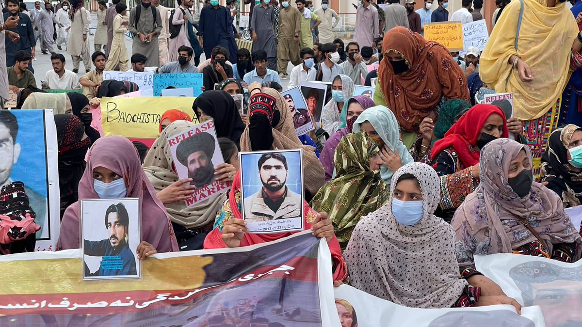 FFFbalochistan's tweet photo. Families of Baloch missing persons have been protesting from decades for the safe release of their loved ones. International communities must come forward and raise their voices for them.
SOLIDARITY IS A VERB✊🏾✊🏽
#ReleaseBalochMissingPersons
@MahrangBaloch_ @SammiBaluch @VBMP5 https://t.co/tsCn1PYwvz
