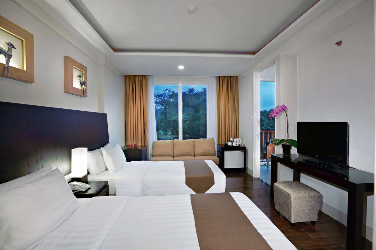 AstonBogor's tweet photo. Celebrate the 77th Independence Day of Indonesia with special offer Rp770.000,- net for one night stay at Superior Room. 

Book now at https://t.co/9FkcQiTDGl 

#StayAtArchipelago
#StayAtASTON
#ArchipelagoRoom
#ASTONRoom 
#ASTONBogor https://t.co/kUUrUqO3Fx