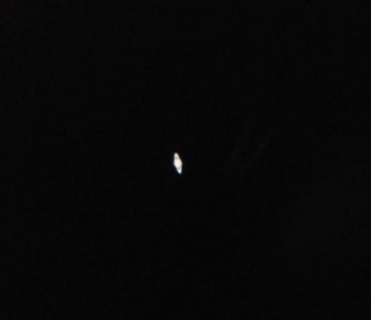 Fede7e's tweet photo. Algunas de Saturno ahora, en su mínima distancia. Asombroso #Saturno https://t.co/knXVw7wqsc