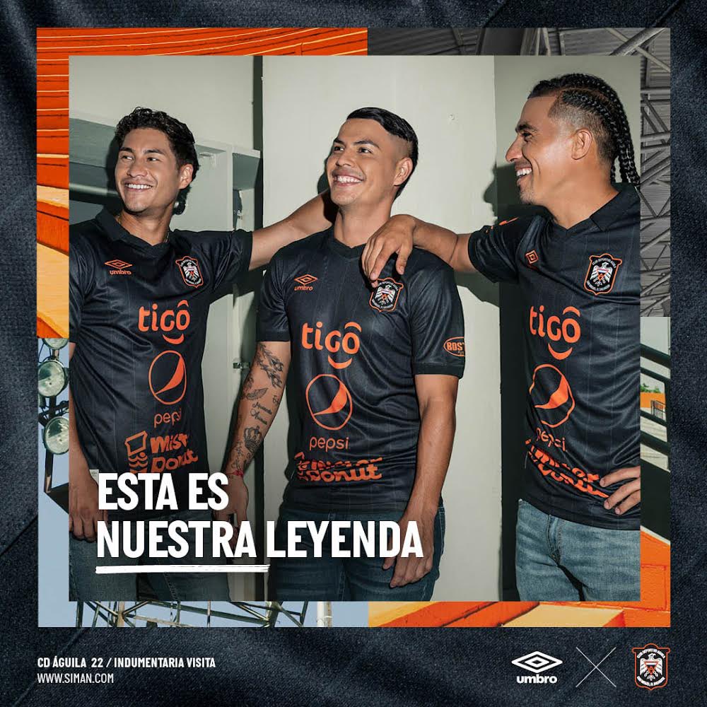 Uniforme Club Deportivo Águila