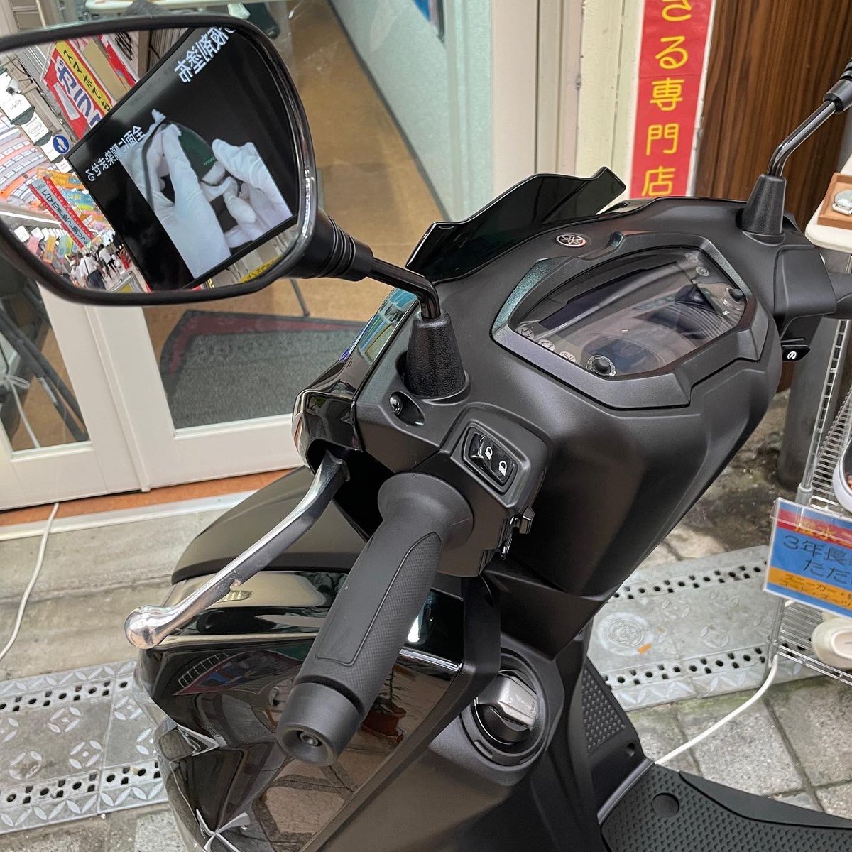 coating_factory's tweet photo. YAMAHA SYGNUS GRYPHUS
#ガラスコーティング
グリファスなのにグリフィスと言われがちな原付二種です
店頭で半日作業、汗だく💦
光沢と防汚と白化軽減
業務用コート剤を複数種類使ってます
#ヤマハ #シグナス #バイク #原付
#大阪 #高槻 #茨木 #枚方 #京都 #sygnus
高槻駅・高槻市駅徒歩5分
- https://t.co/DvJtTtNbGY