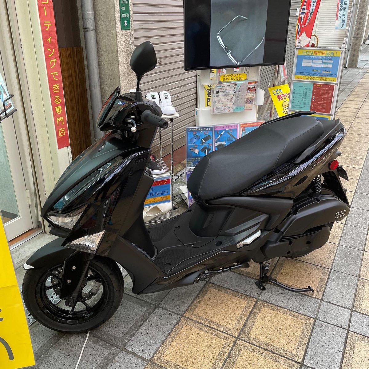 coating_factory's tweet photo. YAMAHA SYGNUS GRYPHUS
#ガラスコーティング
グリファスなのにグリフィスと言われがちな原付二種です
店頭で半日作業、汗だく💦
光沢と防汚と白化軽減
業務用コート剤を複数種類使ってます
#ヤマハ #シグナス #バイク #原付
#大阪 #高槻 #茨木 #枚方 #京都 #sygnus
高槻駅・高槻市駅徒歩5分
- https://t.co/DvJtTtNbGY
