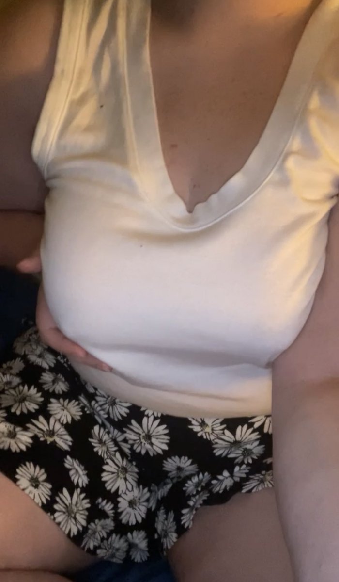 did someone order some new pillows? 
#nsfwtwt #Titjobs #insertfacehere