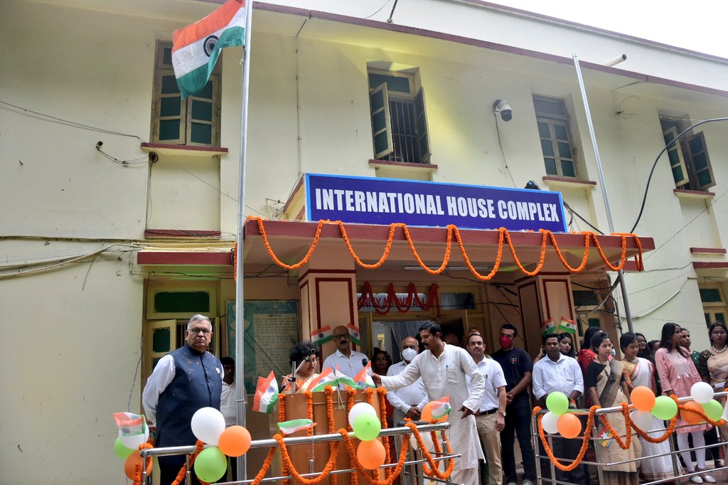 VCofficeBHU's tweet photo. Sharing some glimpses of the #IndependenceDay celebrations. 

#स्वतंत्रतादिवस https://t.co/lReQwTsi3e