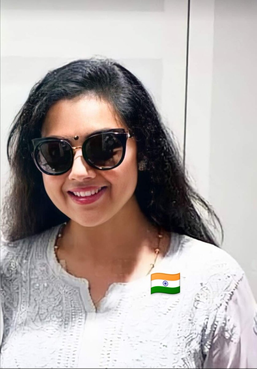 Sle01R's tweet photo. @MeenaNavy @Meena_team @ActressMeena_ @meena_actress_ @Meena76198342 @mana_meena_ @meenafanz @Meena_Classic @MEvergreenstar @ThalaiviMeena @meena_actress https://t.co/YodeNd9HS6