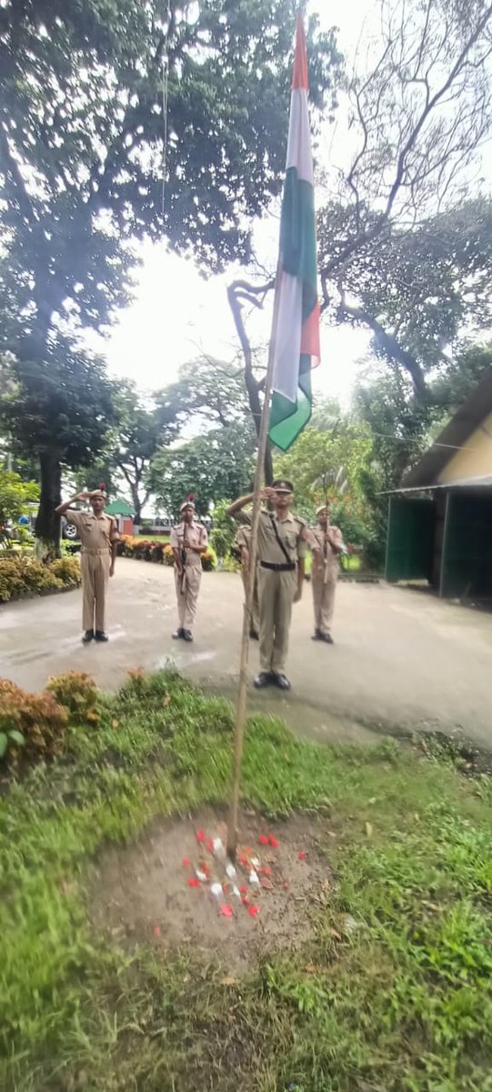 KalamReja08's tweet photo. Platoons of @20THAPIRBN

#AzadiKaAmritMahotsav
#HarGharTiranga
#HarGharTirangaAssam https://t.co/BWqfzVpUL3