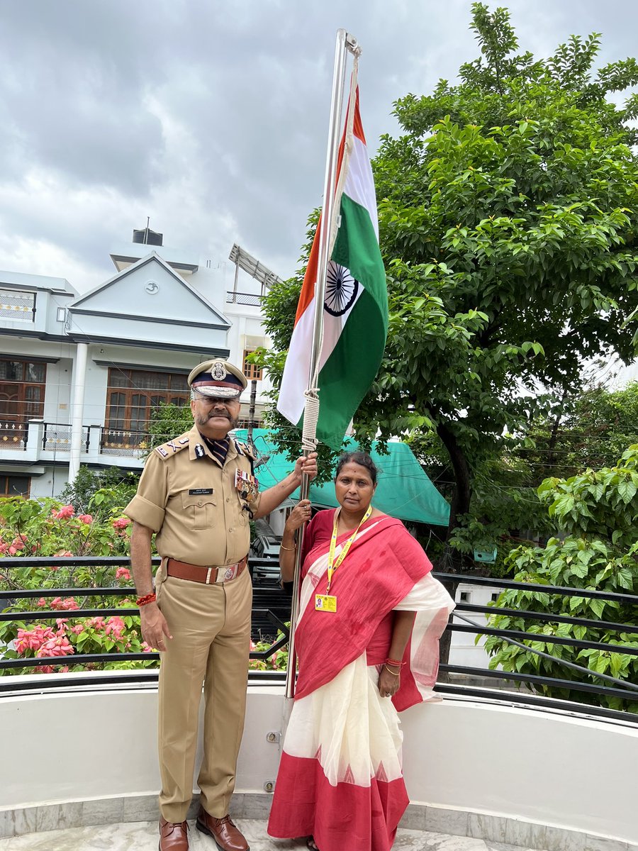 PrashantK_IPS90's tweet photo. हर घर तिरंगा! घर-घर तिरंगा 🇮🇳 https://t.co/S7aImFAnrk