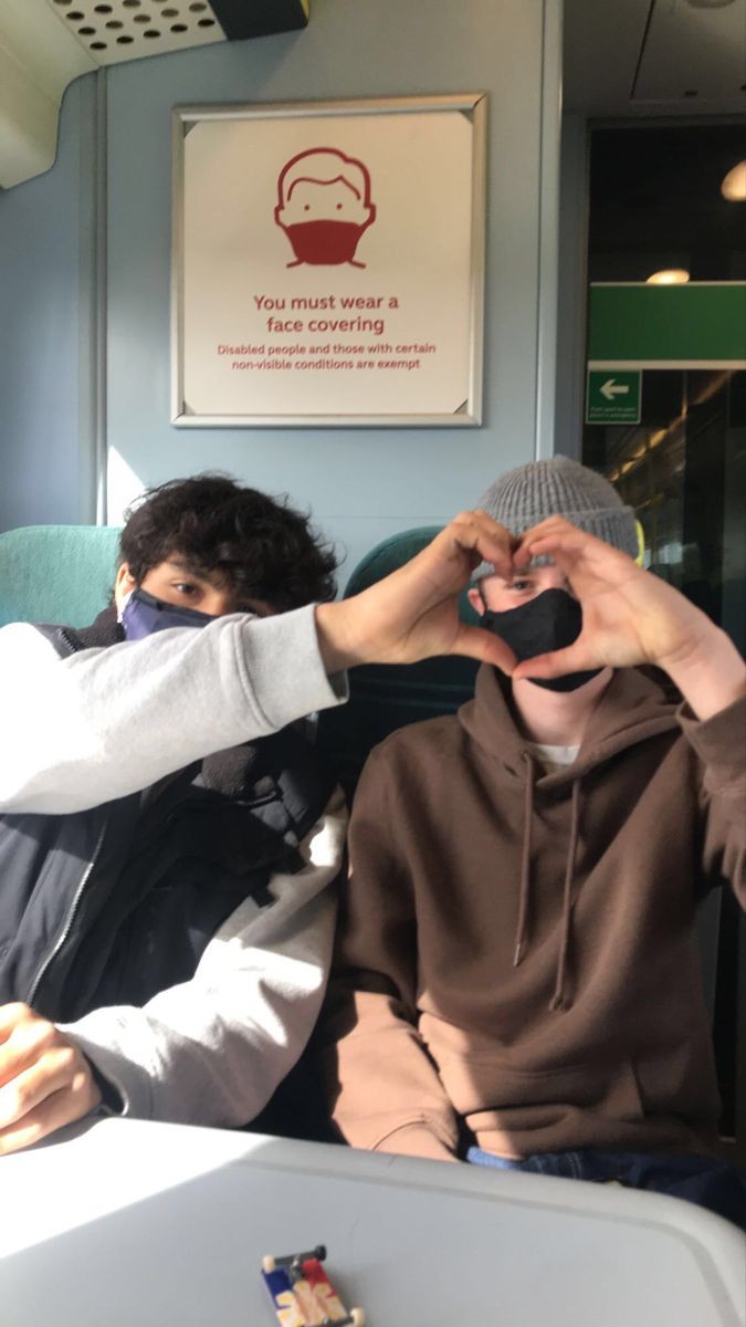 AxStrangeOfc's tweet photo. Feliz cumpleaños a mi par.✨️ 
Te amo muchísimo mi Aus, gracias por estar conmigo en todo momento.
Sos el mejor amigo que la vida me dio, más te vale no dejarme como perro abandonado que me enojo.
Happy birthdayyy! Te amoo, siuuu.
(Poquito tarde pero adm ocupada jajsjahs) https://t.co/voNNUXil2z