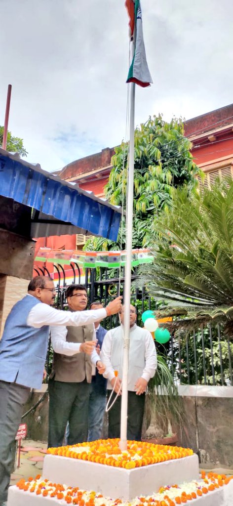 DirPBD_iocl's tweet photo. My Nation- My Flag- My Pride. #HarGharTiranga #IndianOil is committed to explore energy options including renewables for an #AtmanirbharBharat, as envisioned by Hon'ble PM. Let us all work as #TeamIndia to make it proud. #HappyIndependenceDay #AzadiKaAmritMahotsov https://t.co/3G3rC3OjDZ