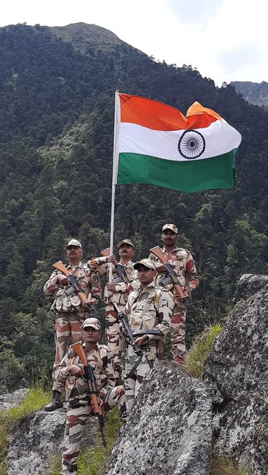 varunkrbharti's tweet photo. सारे जहाँ से अच्छा हिन्दोस्ताँ हमारा 
हम बुलबुलें हैं इस की ये गुलसिताँ हमारा!
 #IndependenceDay2022 #15august #HarGharTiranga https://t.co/I3A2zK60cW
