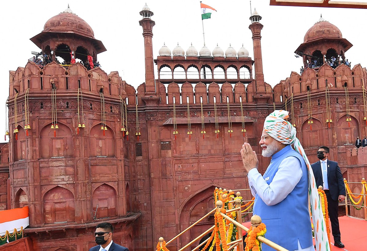 timesofindia's tweet photo. Glimpses from a memorable Independence Day programme at the Red Fort  

#IndiaAt75

Credit: PM @narendramodi  

#AmritMahotsav #IndependenceDay2022 
#HarGharTiranga #Iday2022 https://t.co/UScJS1M4jb