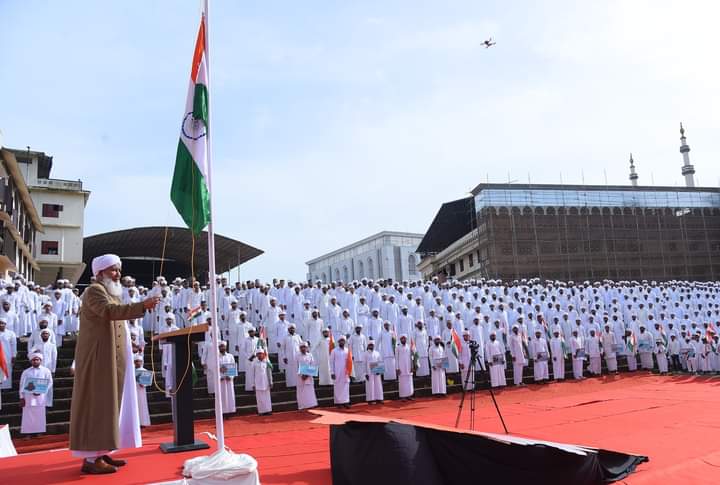 aufa_u_k's tweet photo. May your spirits rise with the flag today Happy 76th Independence Day

#IndependenceDay 
#AzadiKaAmritMahotsav 
#15august 
#IndiaAt75 
@markazonline 
@MadinAcademy 
@jamia_saadiya https://t.co/1789PLvnBX