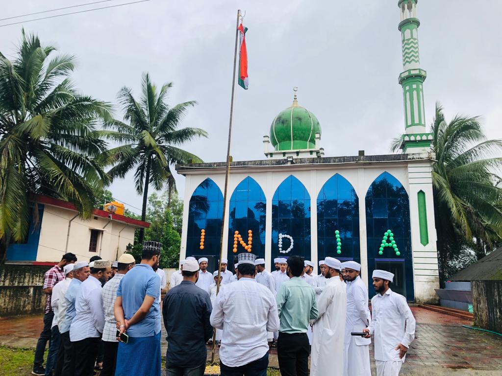 aufa_u_k's tweet photo. May your spirits rise with the flag today Happy 76th Independence Day

#IndependenceDay 
#AzadiKaAmritMahotsav 
#15august 
#IndiaAt75 
@markazonline 
@MadinAcademy 
@jamia_saadiya https://t.co/1789PLvnBX