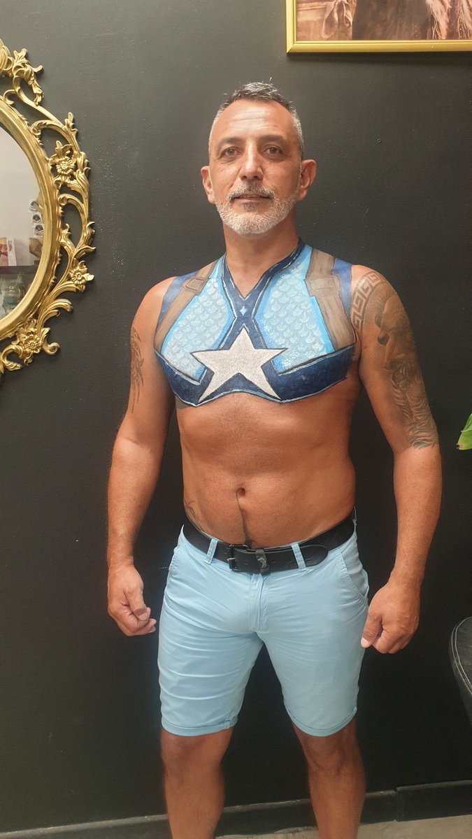 StephaneDosset1's tweet photo. Body painting time https://t.co/5VDiaQ4Lla