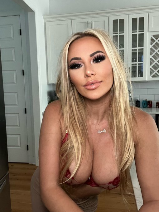 Kindly Myers - https://t.co/ViC0uDtSdJ https://t.co/ImseWEaF3o